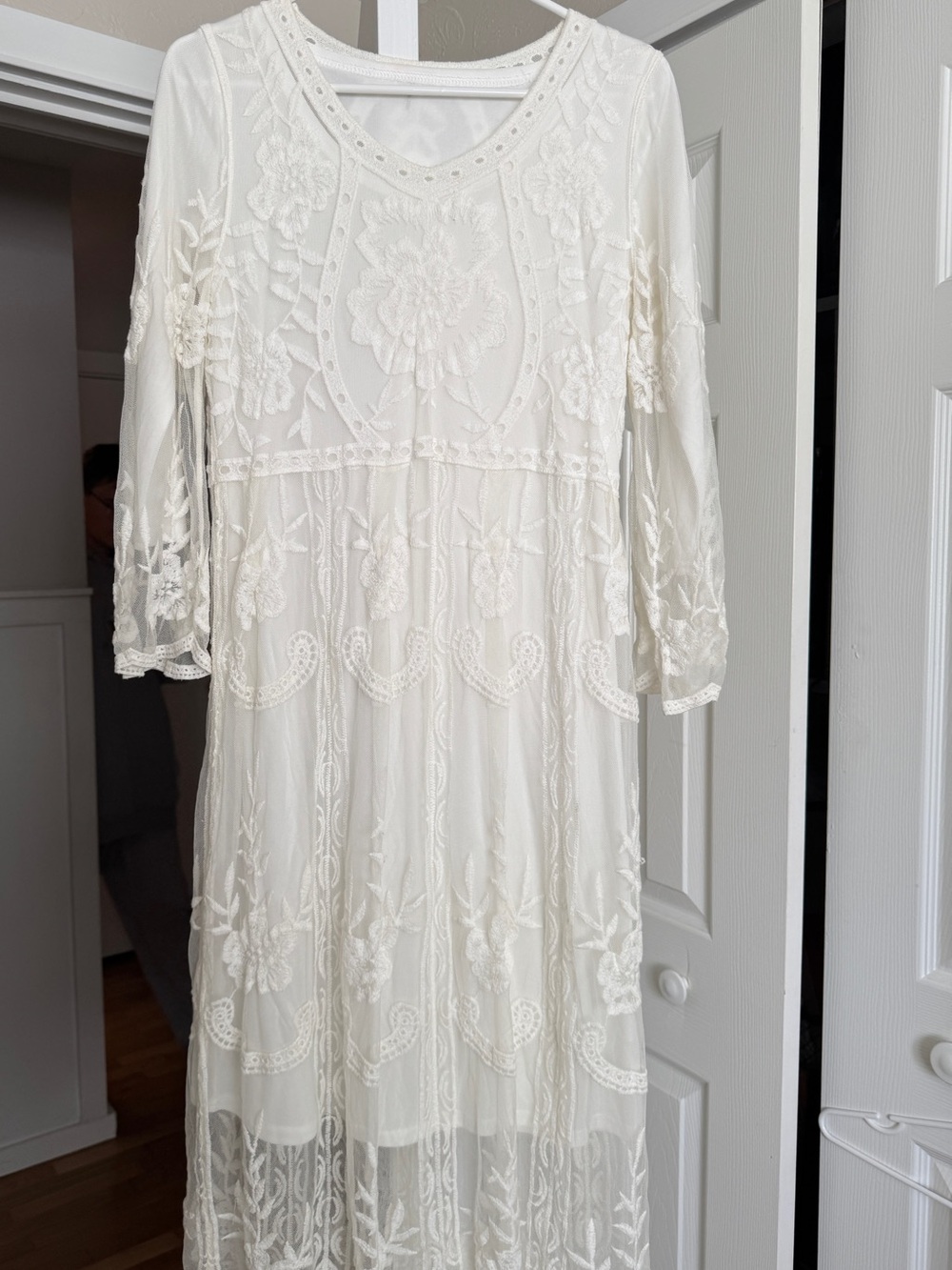 Orange Creek Lace Beautiful Off White Midi Dress size small/medium